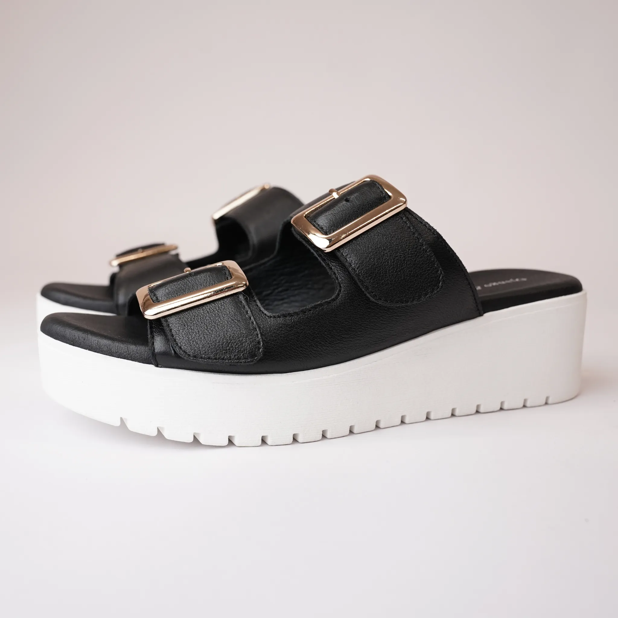 Oaxel Black/ White Sole Leather Slides