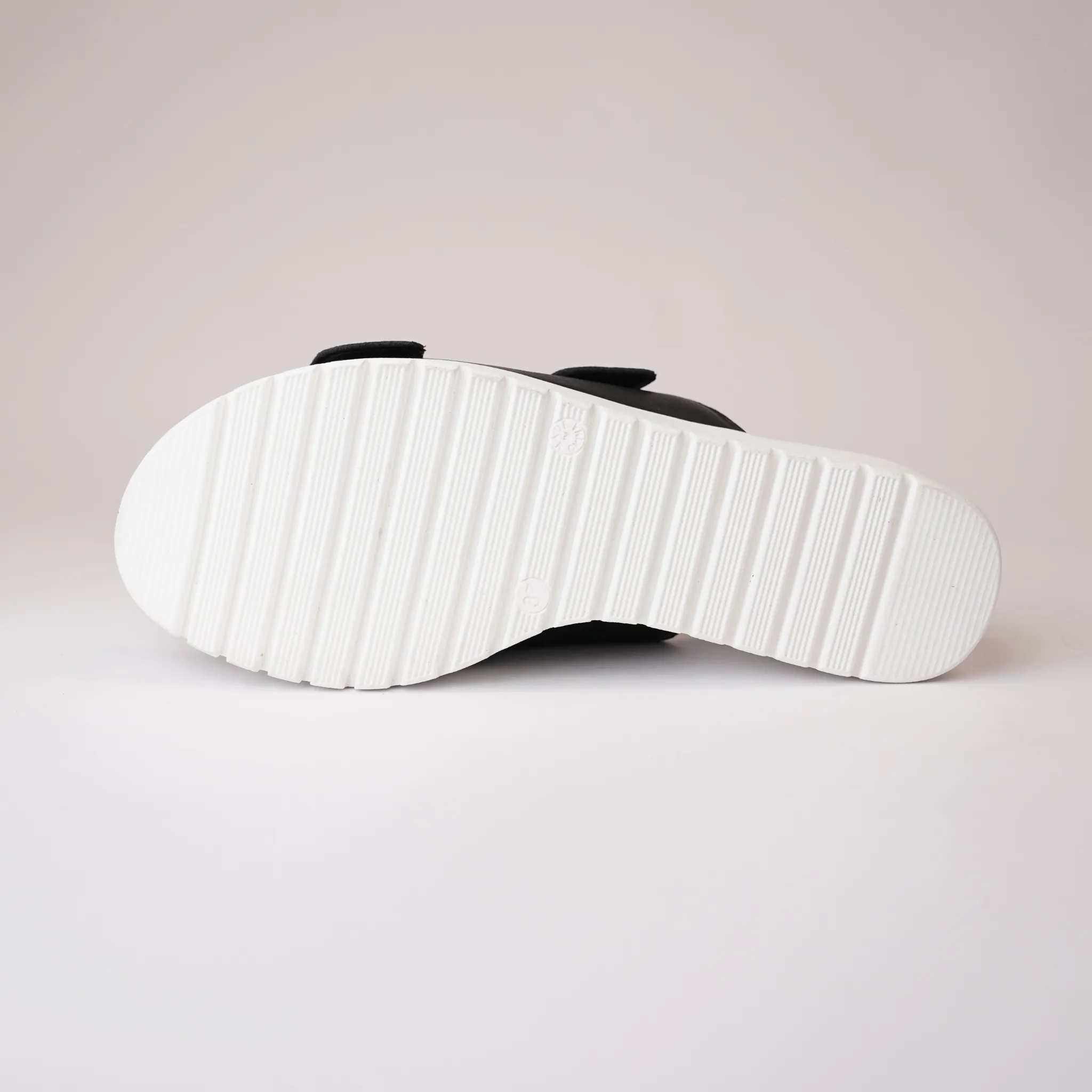 Oaxel Black/ White Sole Leather Slides