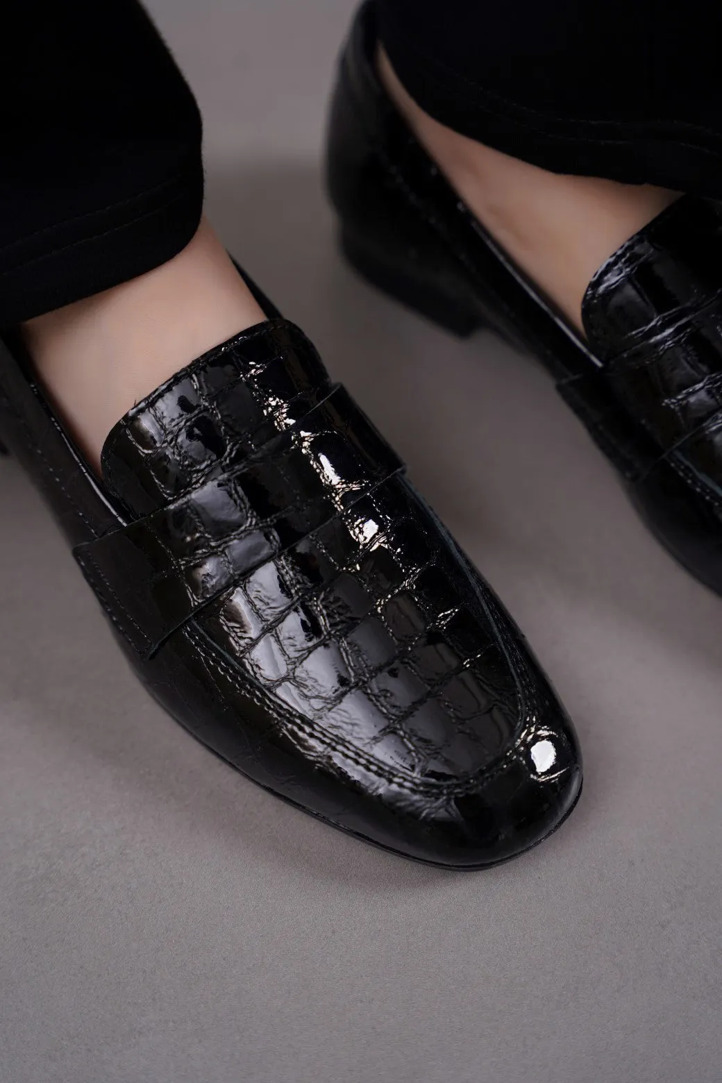 TEXTURED LEATHER LOAFERS